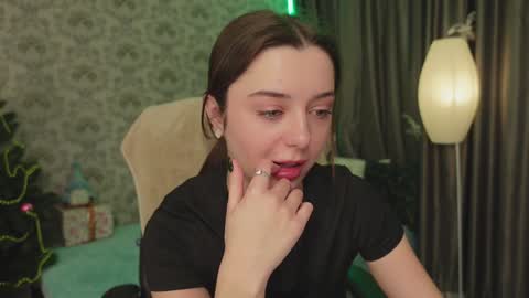 dinacandy online show from December 25, 2024, 2:13 pm