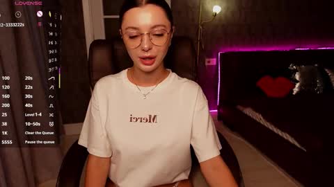 dinacandy online show from September 11, 2025, 5:29 am