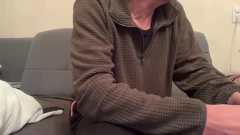 dinnerout1111 online show from October 28, 2025, 7:38 pm