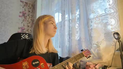 dinorahmroczkowski online show from October 22, 2025, 7:19 am