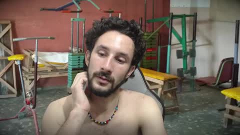 Snapshot of dioni_soe chatting on February 28, 2025, 1:26 am Henry online show from February 28, 2025, 1:26 am