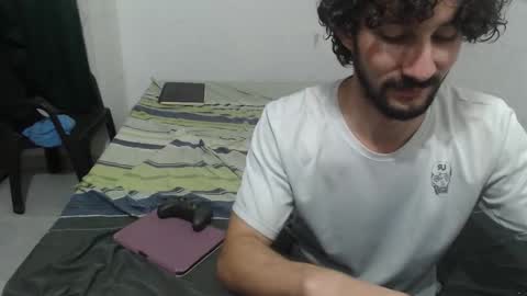 Snapshot of dioni_soe chatting on September 19, 2025, 2:35 am Henry online show from September 19, 2025, 2:35 am