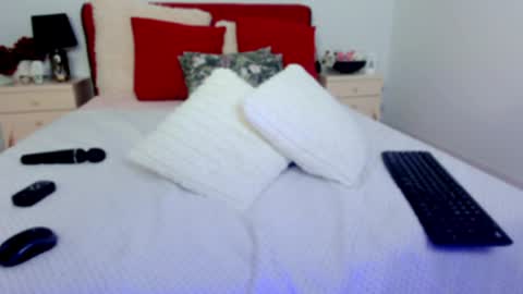 Chloe online show from April 6, 2026, 9:10 am