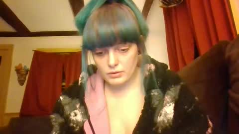 Crystal online show from November 7, 2025, 3:17 am