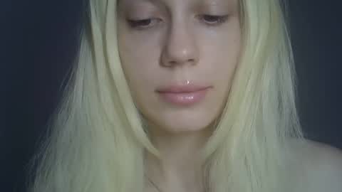 Snapshot of ditamilton chatting on April 23, 2026, 4:09 pm DitaMilton online show from April 23, 2026, 4:09 pm