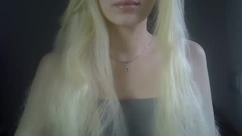 Snapshot of ditamilton chatting on April 25, 2026, 11:24 am DitaMilton online show from April 25, 2026, 11:24 am