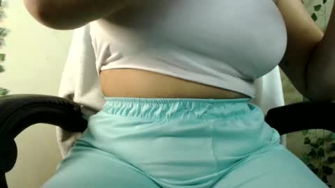 Snapshot of divadirty chatting on December 7, 2024, 4:25 pm Mari online show from December 7, 2024, 4:25 pm