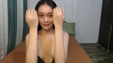 Snapshot of divina_graciaxx chatting on February 5, 2026, 2:27 am DIVINA online show from February 5, 2026, 2:27 am