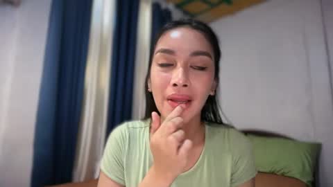 Snapshot of divina_graciaxx chatting on June 25, 2026, 2:44 am DIVINA online show from June 25, 2026, 2:44 am