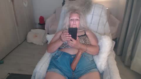 Snapshot of divineblond chatting on May 11, 2026, 7:11 pm Alexxa online show from May 11, 2026, 7:11 pm