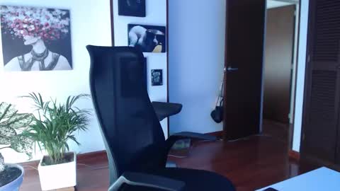 Hera online show from October 26, 2025, 4:02 pm