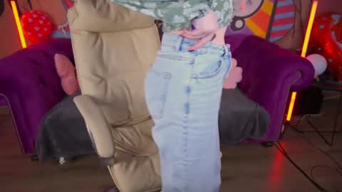 Snapshot of divinejasss chatting on March 4, 2025, 10:27 pm DivineJasss online show from March 4, 2025, 10:27 pm