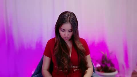 Snapshot of divinelynn chatting on January 28, 2025, 4:19 pm DivineLynn online show from January 28, 2025, 4:19 pm