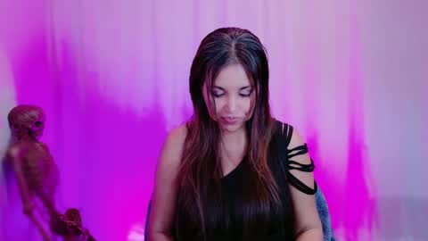 Snapshot of divinelynn chatting on February 5, 2025, 6:48 pm DivineLynn online show from February 5, 2025, 6:48 pm