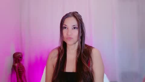 Snapshot of divinelynn chatting on February 23, 2025, 4:35 pm DivineLynn online show from February 23, 2025, 4:35 pm