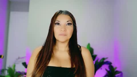 DivineLynn online show from December 1, 2025, 6:57 pm