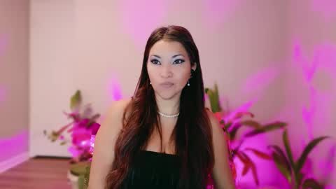 DivineLynn online show from February 4, 2026, 6:14 pm