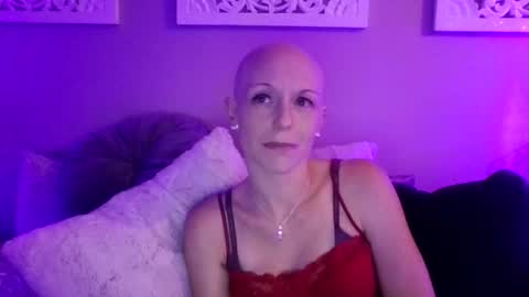 dixieglam online show from September 27, 2025, 7:57 am