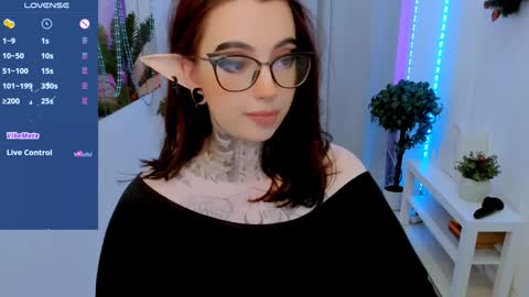 dixipixi_ online show from December 12, 2024, 6:14 am