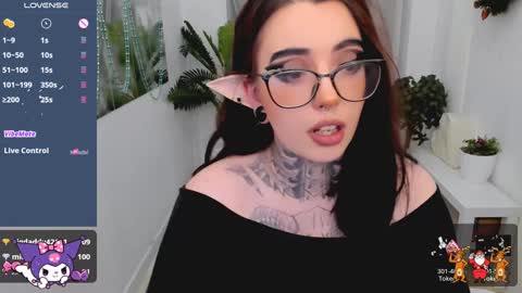 dixipixi_ online show from December 28, 2024, 11:52 am