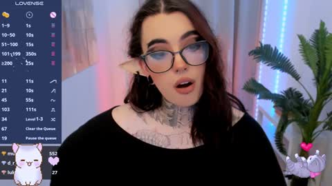 dixipixi_ online show from January 19, 2025, 8:39 am