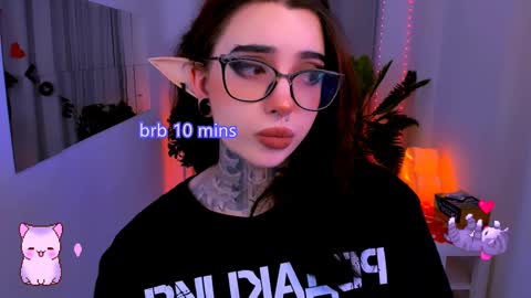 dixipixi_ online show from February 15, 2025, 12:01 pm