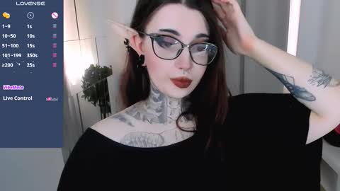 dixipixi_ online show from September 11, 2025, 6:24 am