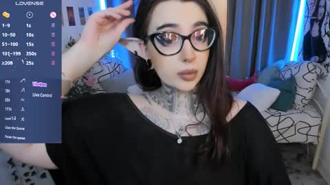 dixipixi_ online show from January 16, 2026, 5:44 am