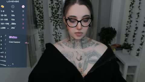 Snapshot of dixipixi_ chatting on April 18, 2026, 6:06 am dixipixi_ online show from April 18, 2026, 6:06 am