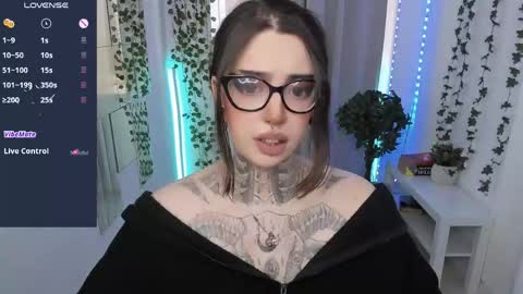 Snapshot of dixipixi_ chatting on April 24, 2026, 6:27 am dixipixi_ online show from April 24, 2026, 6:27 am