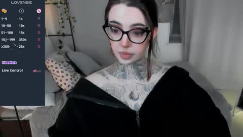 Snapshot of dixipixi_ chatting on May 8, 2026, 7:36 am dixipixi_ online show from May 8, 2026, 7:36 am