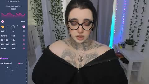 Snapshot of dixipixi_ chatting on May 15, 2026, 5:47 am dixipixi_ online show from May 15, 2026, 5:47 am