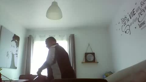 djeauzy77 online show from April 13, 2026, 8:31 am