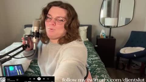 Snapshot of djentslut chatting on December 8, 2024, 5:01 pm djentslut online show from December 8, 2024, 5:01 pm