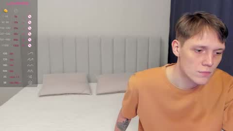 Polly and Kiriko online show from November 16, 2025, 7:52 pm