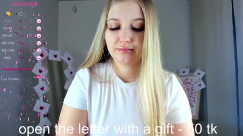 Snapshot of do_u_want_alice chatting on February 8, 2025, 2:15 am Alice online show from February 8, 2025, 2:15 am