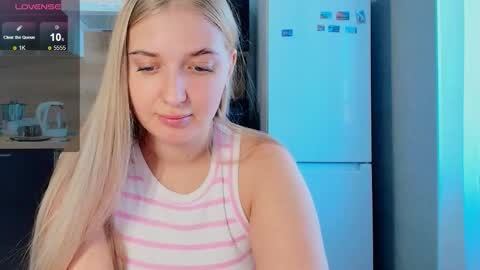 Snapshot of do_u_want_alice chatting on September 26, 2025, 7:23 am Alice online show from September 26, 2025, 7:23 am