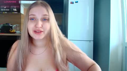 Snapshot of do_u_want_alice chatting on March 3, 2026, 7:03 am Alice online show from March 3, 2026, 7:03 am