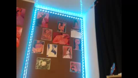 doeschi_fox online show from April 23, 2026, 2:46 am