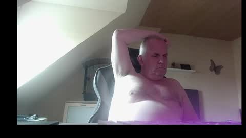 doggy2629 online show from April 20, 2026, 4:32 pm