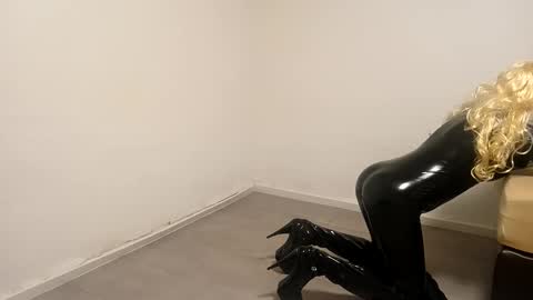 Snapshot of doggy7style chatting on September 15, 2025, 9:04 pm Carolina online show from September 15, 2025, 9:04 pm