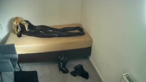 Snapshot of doggy7style chatting on October 19, 2025, 11:00 am Carolina online show from October 19, 2025, 11:00 am