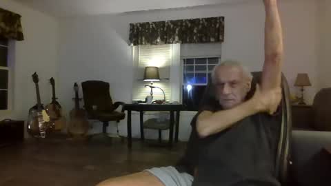 dogluc7 online show from December 31, 2024, 12:43 am