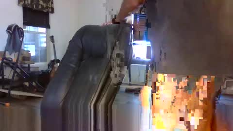 dogluc7 online show from April 23, 2026, 5:37 pm