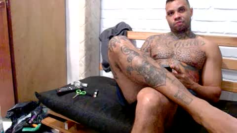 Snapshot of dogtattoo77 chatting on October 25, 2025, 9:20 pm dogtattoo77 online show from October 25, 2025, 9:20 pm