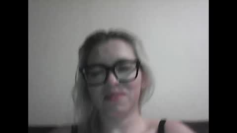 Snapshot of dolce_tempt chatting on December 4, 2025, 7:33 pm dolce_tempt online show from December 4, 2025, 7:33 pm