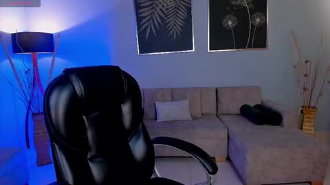 Dolcie  online show from January 14, 2026, 7:30 pm