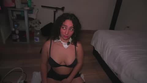 Snapshot of doll4you_ chatting on September 16, 2025, 7:26 pm Alice y Ros online show from September 16, 2025, 7:26 pm