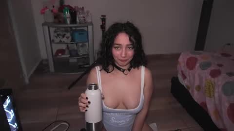 Snapshot of doll4you_ chatting on October 23, 2025, 1:54 pm Alice y Ros online show from October 23, 2025, 1:54 pm