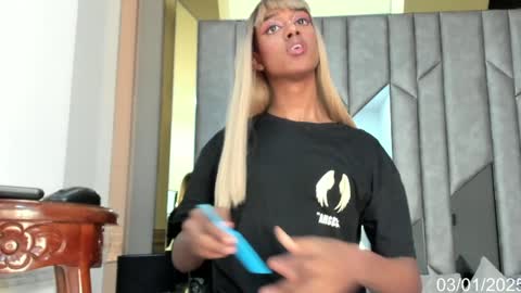 Snapshot of doll_isaa chatting on January 3, 2025, 4:06 pm ISA DOLL online show from January 3, 2025, 4:06 pm